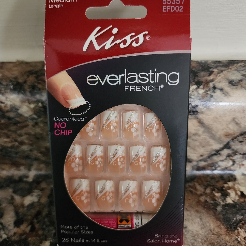 KISS Everlasting Nails - medium length